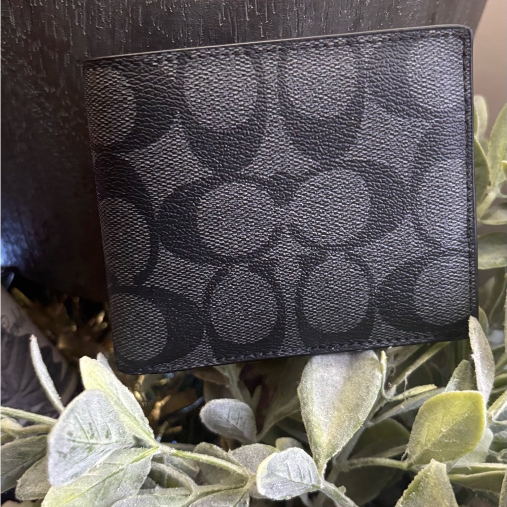 Authentic COACH signature canvas/ Leather bifold Wallet/ID - Picture 2 of 8